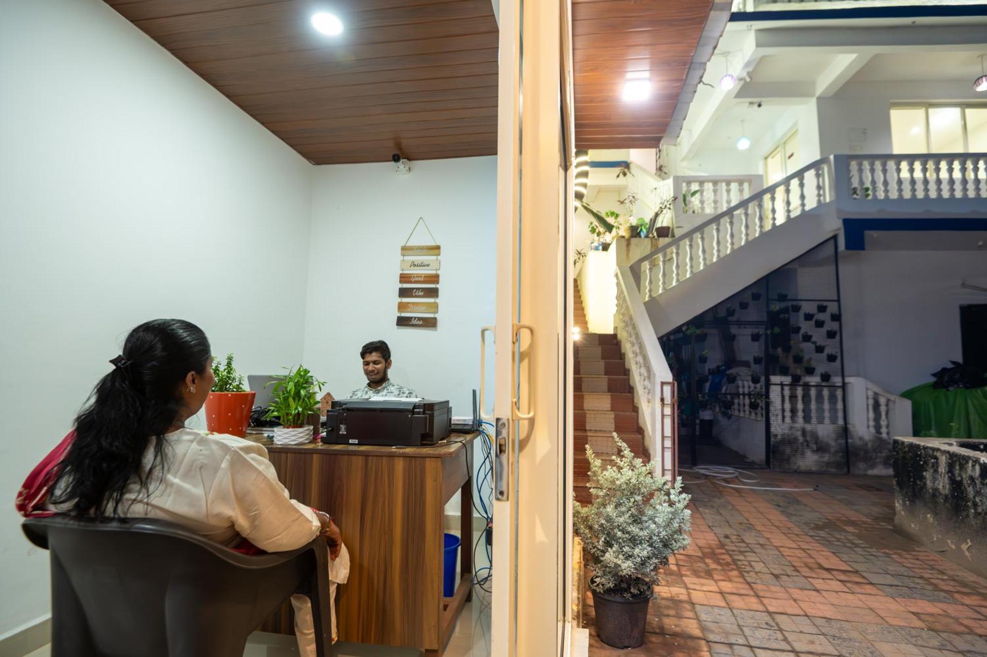 Morjim Sea Waves-Beach Front Hotel Exterior foto
