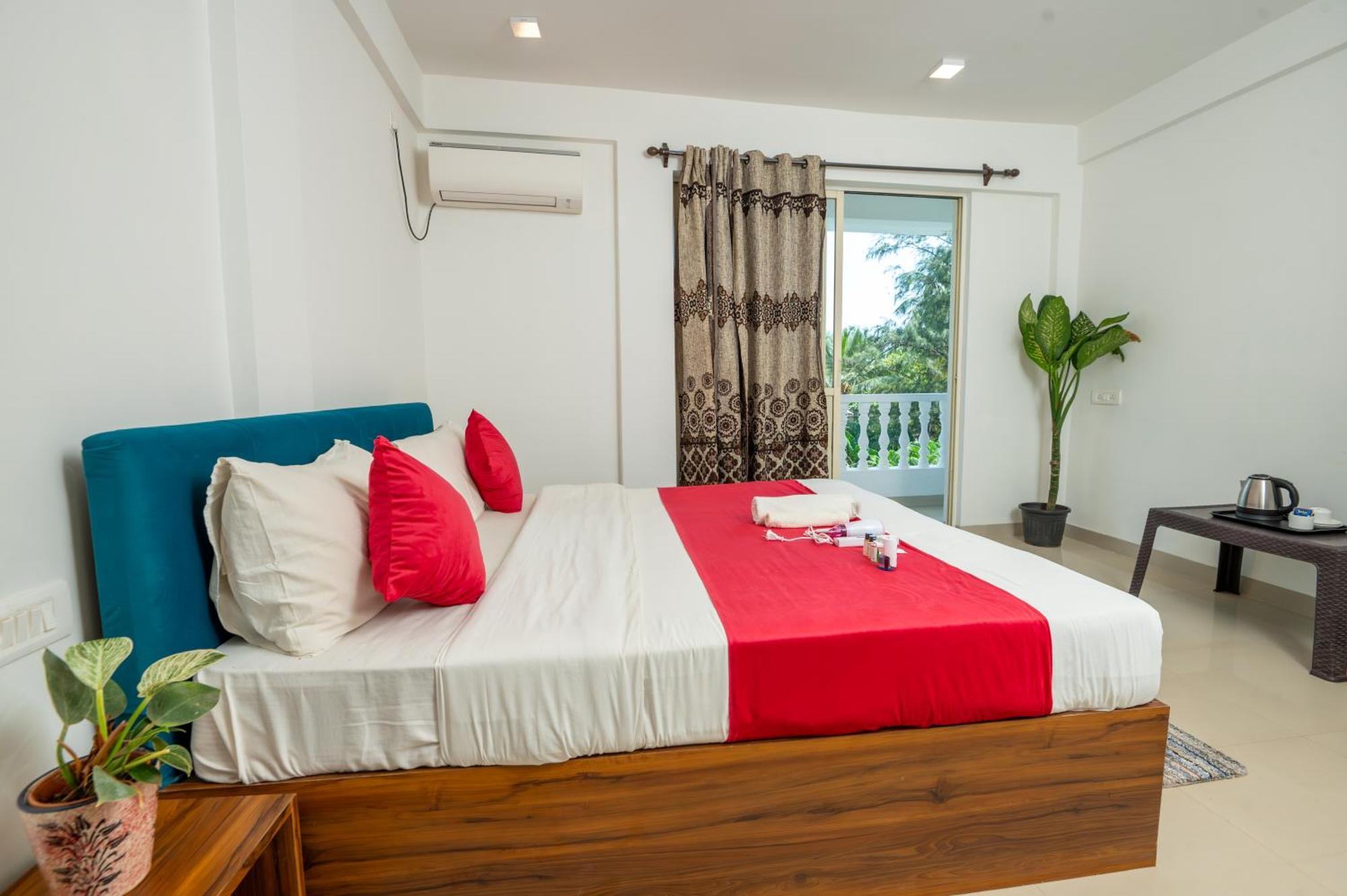 Morjim Sea Waves-Beach Front Hotel Exterior foto