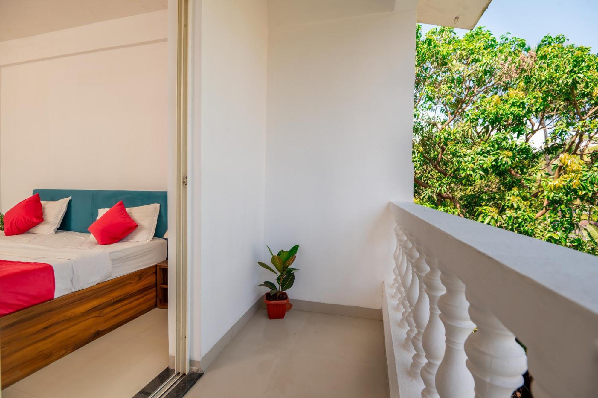 Morjim Sea Waves-Beach Front Hotel Exterior foto