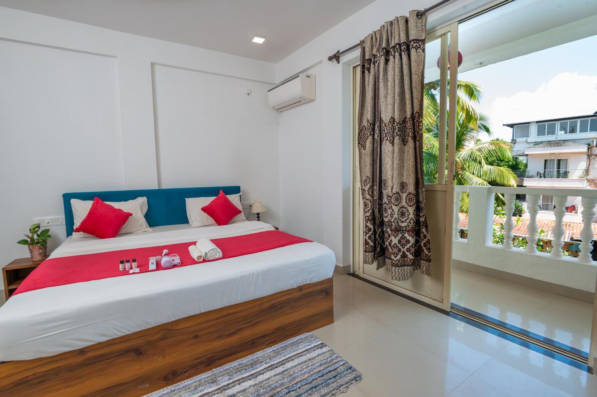 Morjim Sea Waves-Beach Front Hotel Exterior foto